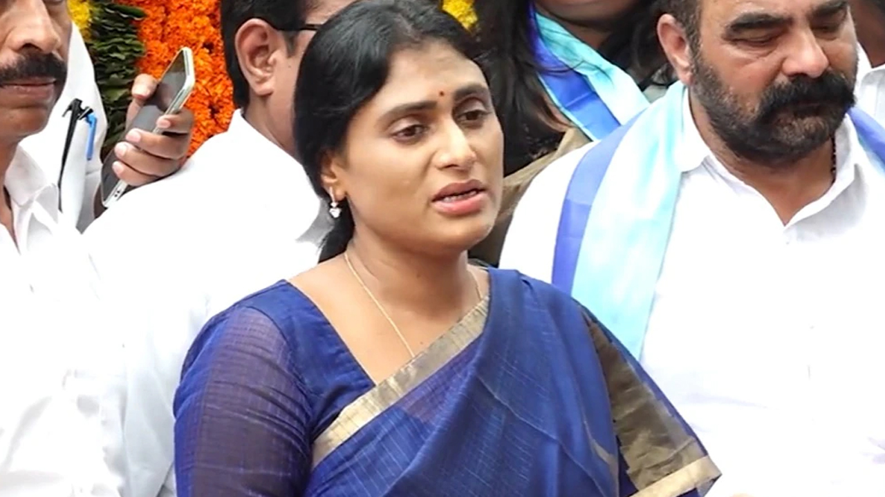 YS Sharmila Greets Revanth Reddy: కాంగ్రెస్కు ఎల్లవేళలా సహాకారం అందిస్తాం.. షర్మిల YS Sharmila Greets Revanth Reddy: కాంగ్రెస్కు ఎల్లవేళలా సహాకారం అందిస్తాం.. షర్మిల