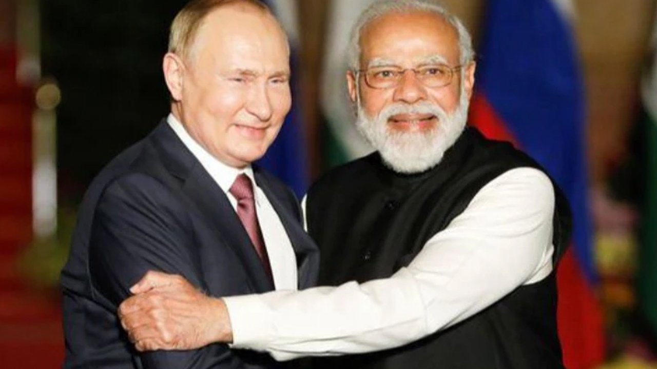 Putin Praises Modi: మోదీని చూసి ఆశ్చర్యపోతా.. మరోసారి ప్రశంసలు కురిపించిన పుతిన్ Putin Praises Modi: మోదీని చూసి ఆశ్చర్యపోతా.. మరోసారి ప్రశంసలు కురిపించిన పుతిన్