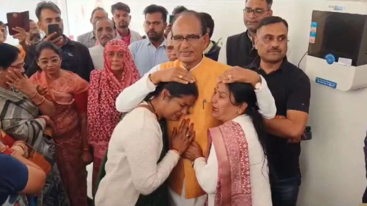 Shivraj singh Chouhan Farewell Message: అలా చేయడం కంటే చచ్చిపోతాను.. సీఎం కుర్చీ జారీపోయిన అనంతరం మాజీ సీఎం సంచలన వ్యాఖ్యలు Shivraj singh Chouhan Farewell Message: అలా చేయడం కంటే చచ్చిపోతాను.. సీఎం కుర్చీ జారీపోయిన అనంతరం మాజీ సీఎం సంచలన వ్యాఖ్యలు