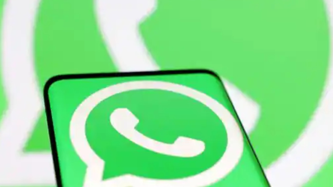 WhatsApp allows users to update their status using the Web version