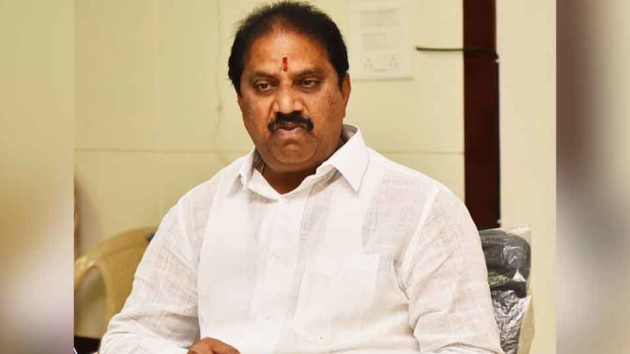 సూర్యనారాయణపై చర్యలు తీసుకోవాలని ఎన్నికల సంఘానికి వైసీపీ ఫిర్యాదు.. మల్లాది విష్ణు కీలక వ్యాఖ్యలు సూర్యనారాయణపై చర్యలు తీసుకోవాలని ఎన్నికల సంఘానికి వైసీపీ ఫిర్యాదు.. మల్లాది విష్ణు కీలక వ్యాఖ్యలు