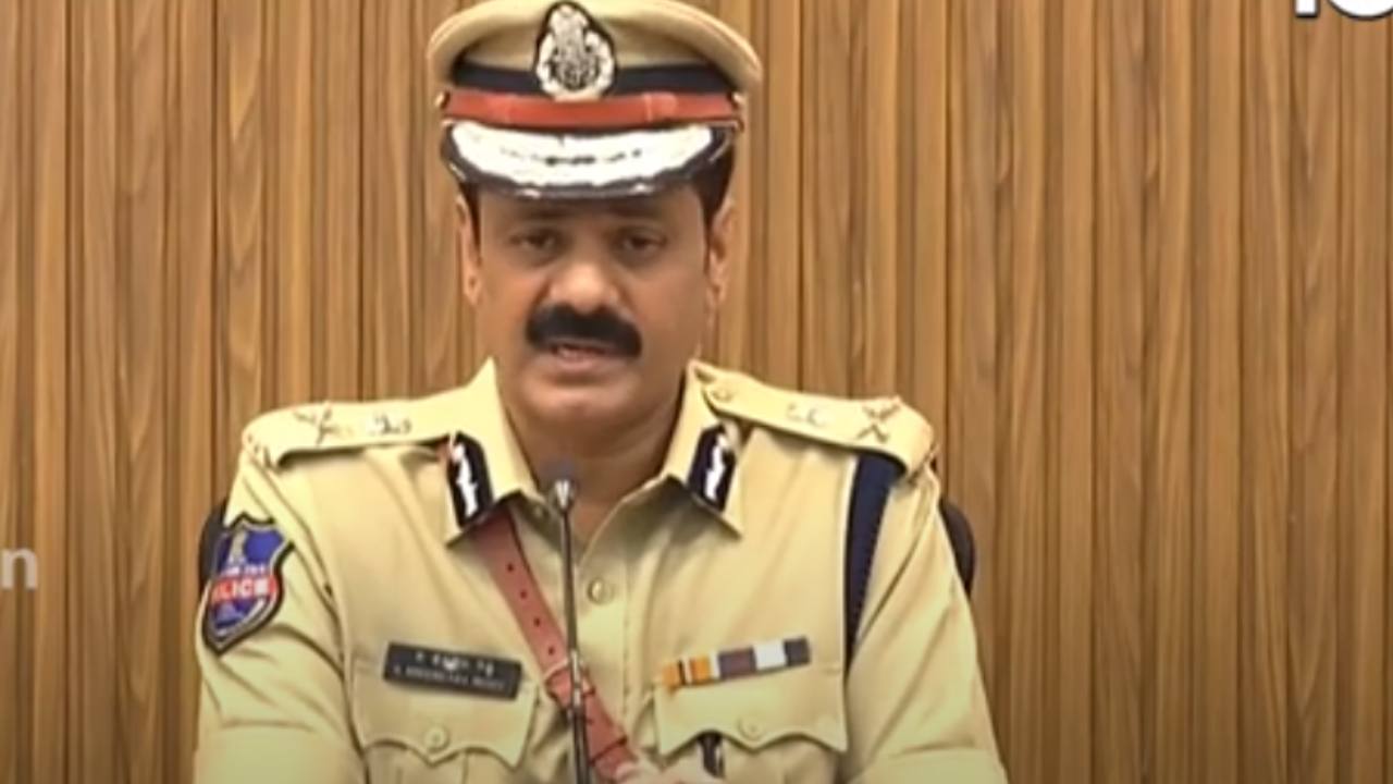 Tollywood : డ్రగ్స్ విషయంలో సినిమా ఇండస్ట్రీని హెచ్చరించిన హైదరాబాద్ కొత్త సీపీ.. Tollywood : డ్రగ్స్ విషయంలో సినిమా ఇండస్ట్రీని హెచ్చరించిన హైదరాబాద్ కొత్త సీపీ..
