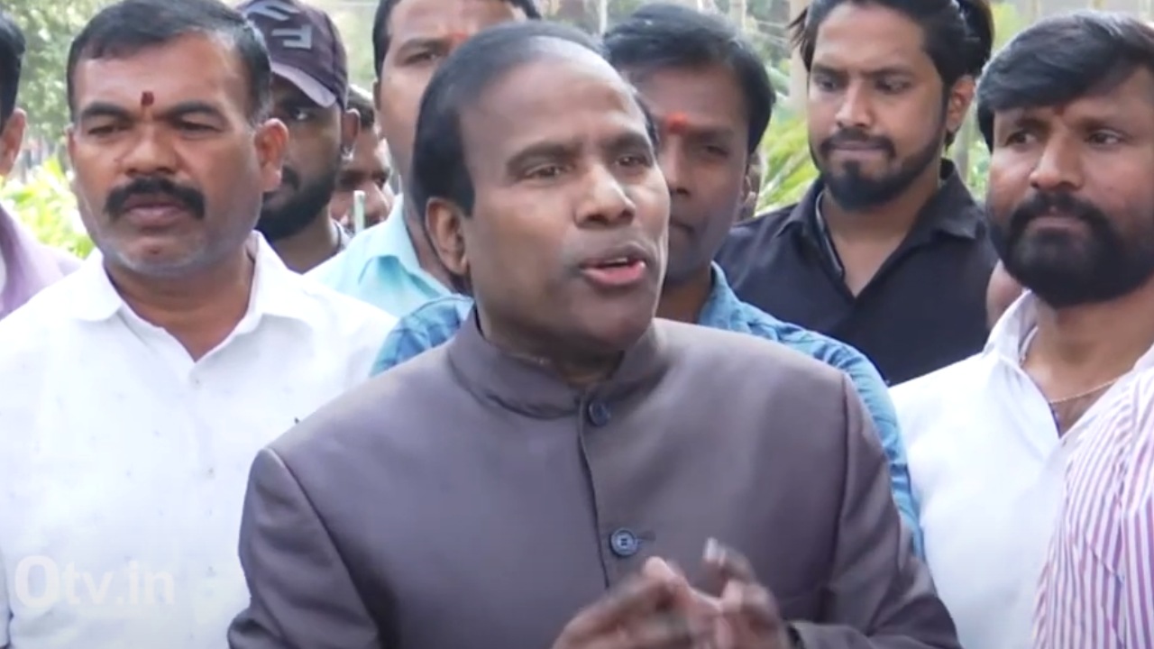 KA Paul : కేసీఆర్ ను పరామర్శించిన కేఏ పాల్ KA Paul : కేసీఆర్ ను పరామర్శించిన కేఏ పాల్