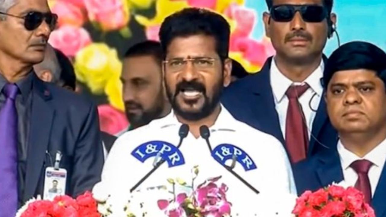CM of Telangana: సీఎం రేవంత్ రెడ్డికి ప్రధాని సహా సీనియర్ నేతల అభినందనలు CM of Telangana: సీఎం రేవంత్ రెడ్డికి ప్రధాని సహా సీనియర్ నేతల అభినందనలు