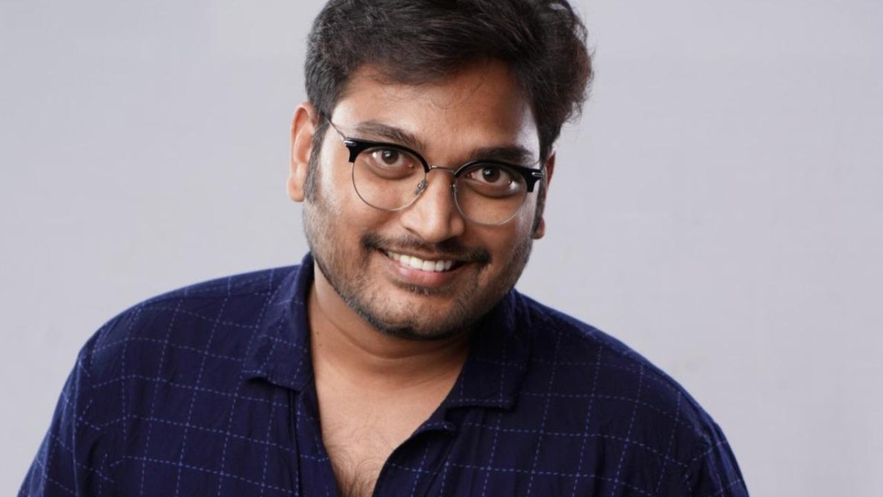 Venkatesh Maha : నెటిజన్ పై ఫైర్ అయిన డైరెక్టర్.. లీగల్ గా ఫైట్ చేస్తా.. మరోసారి కేరాఫ్ కంచరపాలెం డైరెక్టర్ పై విమర్శలు.. Venkatesh Maha : నెటిజన్ పై ఫైర్ అయిన డైరెక్టర్.. లీగల్ గా ఫైట్ చేస్తా.. మరోసారి కేరాఫ్ కంచరపాలెం డైరెక్టర్ పై విమర్శలు..