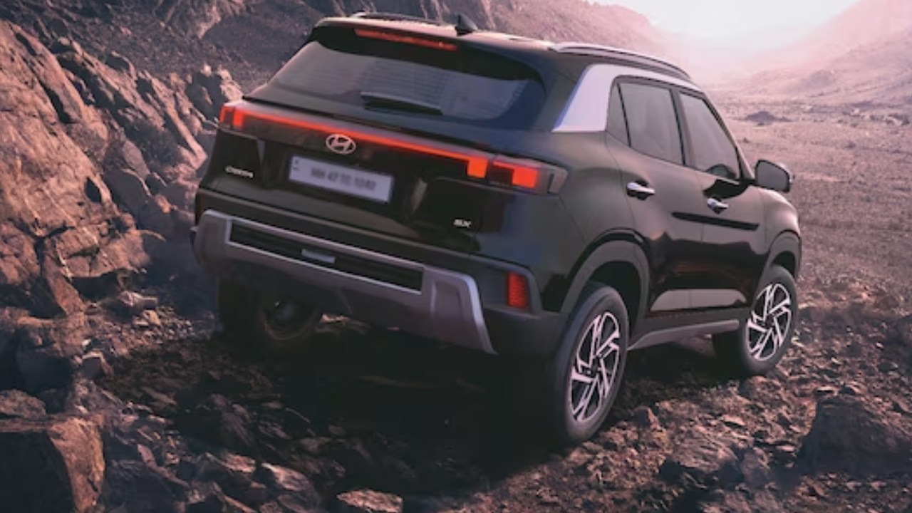 2024 Hyundai Creta Facelift : 2024 హ్యుందాయ్ క్రెటా ఫేస్లిఫ్ట్ వచ్చేది ఎప్పుడంటే? కొత్త కారు ఫొటోలు ఇవే..! 2024 Hyundai Creta Facelift fully revealed in new images
