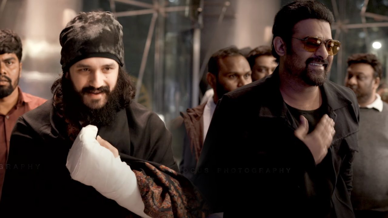 Akhil Akkineni : ‘సలార్’ సక్సెస్ సెలబ్రేషన్స్లో అఖిల్.. చేతికి ఏమైంది..? అంతపెద్ద గాయం ఎలా..? Akhil Akkineni : ‘సలార్’ సక్సెస్ సెలబ్రేషన్స్లో అఖిల్.. చేతికి ఏమైంది..? అంతపెద్ద గాయం ఎలా..?
