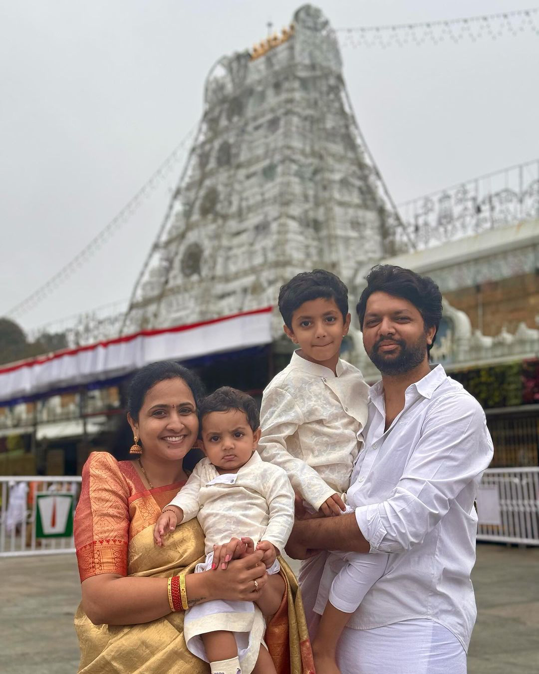 Anchor Lasya family photos at tirumala tirupati venkatesa temple