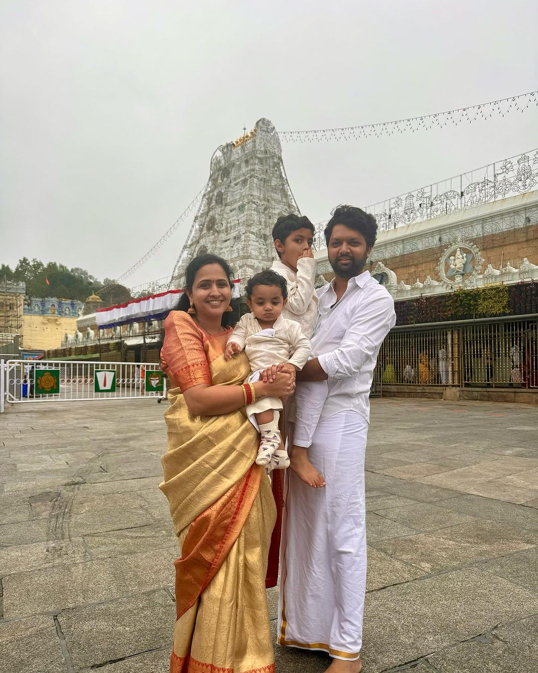 Anchor Lasya family photos at tirumala tirupati venkatesa temple