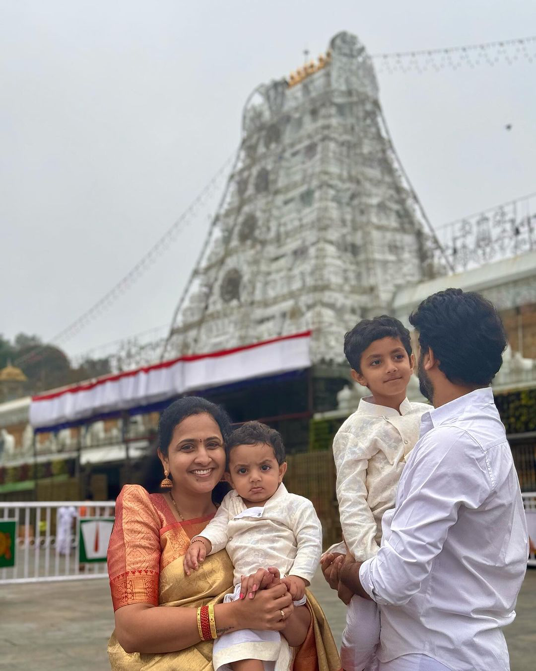 Anchor Lasya family photos at tirumala tirupati venkatesa temple