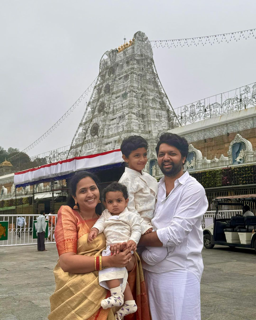 Anchor Lasya family photos at tirumala tirupati venkatesa temple