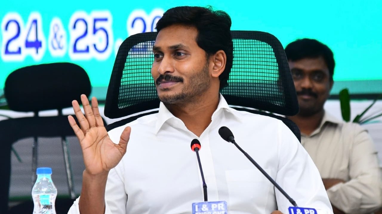 AP Anganwadi Workers : రాష్ట్ర వ్యాప్తంగా అంగన్వాడీల తొలగింపును వెనక్కి తీసుకున్న ప్రభుత్వం AP Anganwadi Workers : రాష్ట్ర వ్యాప్తంగా అంగన్వాడీల తొలగింపును వెనక్కి తీసుకున్న ప్రభుత్వం
