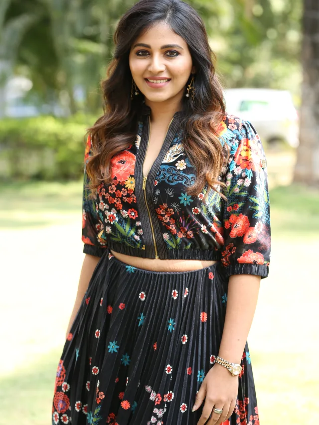 Actress Anjali Shines in Geethanjali Malli Vachhindi Movie First Look Launch Event