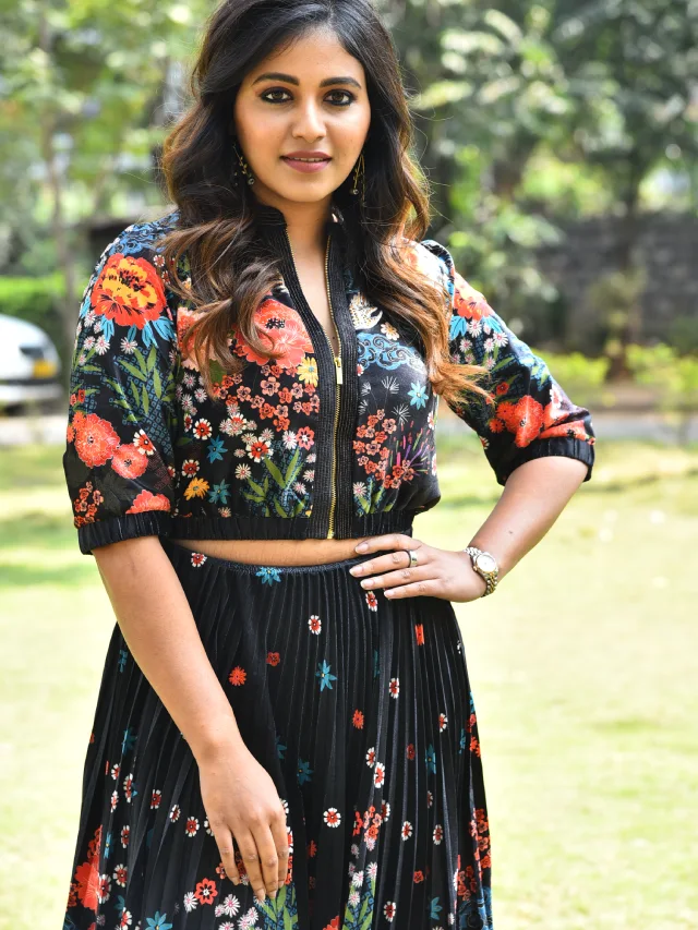 Actress Anjali Shines in Geethanjali Malli Vachhindi Movie First Look Launch Event
