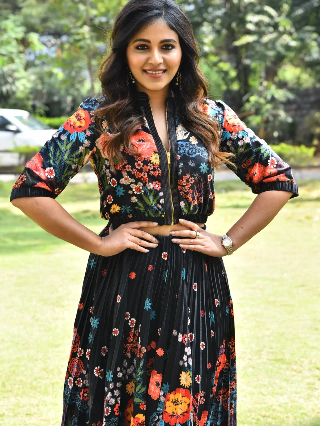 Actress Anjali Shines in Geethanjali Malli Vachhindi Movie First Look Launch Event