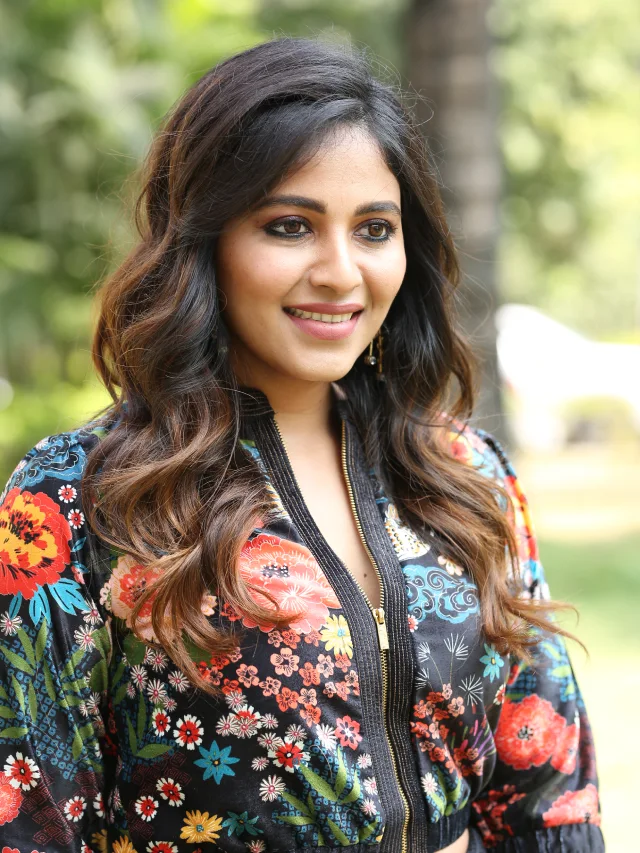 Actress Anjali Shines in Geethanjali Malli Vachhindi Movie First Look Launch Event