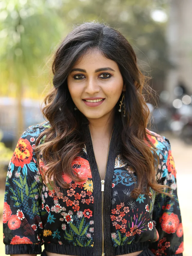 Actress Anjali Shines in Geethanjali Malli Vachhindi Movie First Look Launch Event