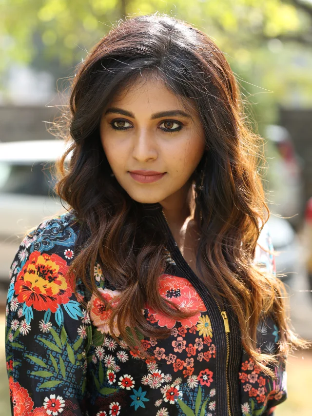 Actress Anjali Shines in Geethanjali Malli Vachhindi Movie First Look Launch Event