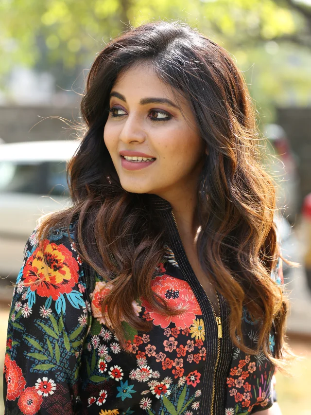 Actress Anjali Shines in Geethanjali Malli Vachhindi Movie First Look Launch Event