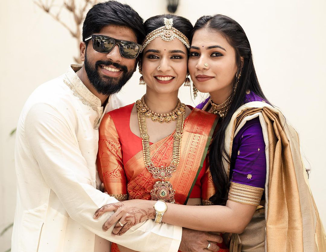 Ashika Ranganath Shares Her Sister anusha marriage Photos