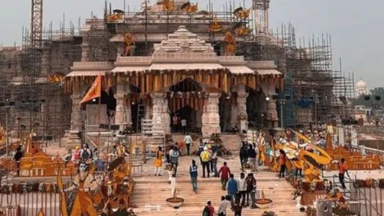 Ayodhya Ram Mandir Inauguration : పటిష్ఠ భద్రతా వలయంలో అయోధ్య.. డ్రోన్లతో గగనతల నిఘా.. 10వేల సీసీ కెమెరాలతో పర్యవేక్షణ Ayodhya Ram Mandir Inauguration : పటిష్ఠ భద్రతా వలయంలో అయోధ్య.. డ్రోన్లతో గగనతల నిఘా.. 10వేల సీసీ కెమెరాలతో పర్యవేక్షణ