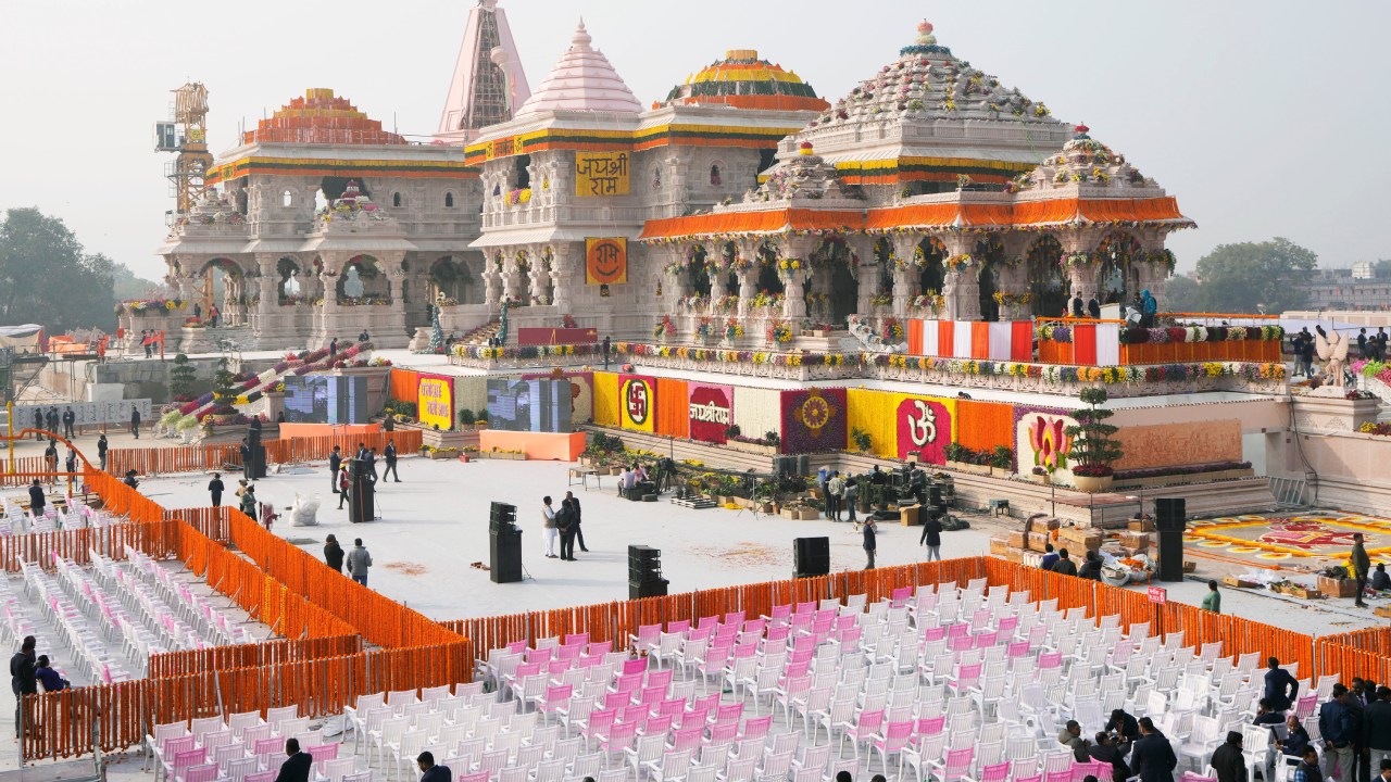Ayodhya Ram Mandir Inauguration : శ్రీరాముడి విగ్రహ ప్రాణప్రతిష్ఠ సమయంలో అరుదైన సంగీత వాయిద్యాలతో ధ్వనులు.. ఏపీ నుంచి ఘటం Ayodhya Ram Mandir Inauguration : శ్రీరాముడి విగ్రహ ప్రాణప్రతిష్ఠ సమయంలో అరుదైన సంగీత వాయిద్యాలతో ధ్వనులు.. ఏపీ నుంచి ఘటం
