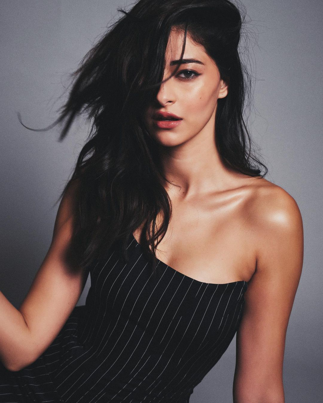 Bollywood Heroine Ananya Pandey stunning looks in black outfit photos