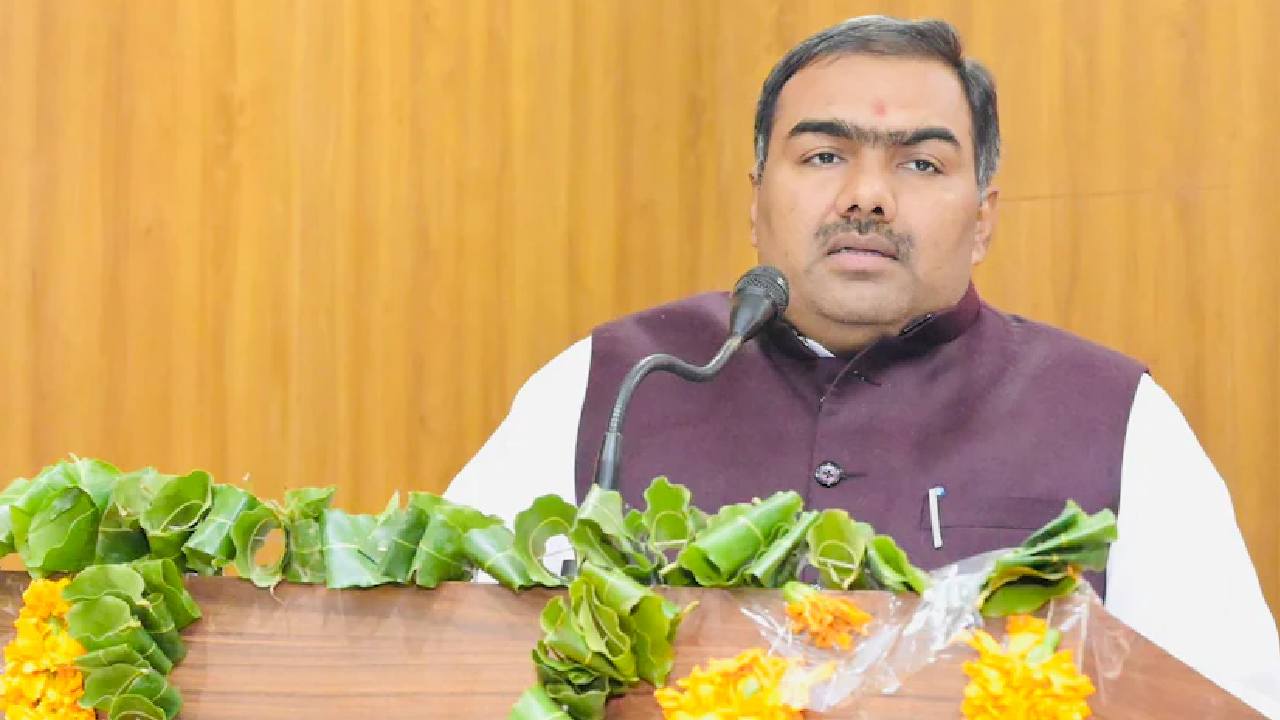 BJP: లోక్సభ ఎన్నికల వేళ బీజేపీ కీలక నిర్ణయం.. తెలంగాణకు పార్టీ సంస్థాగత ప్రధాన కార్యదర్శి నియామకం BJP: లోక్సభ ఎన్నికల వేళ బీజేపీ కీలక నిర్ణయం.. తెలంగాణకు పార్టీ సంస్థాగత ప్రధాన కార్యదర్శి నియామకం