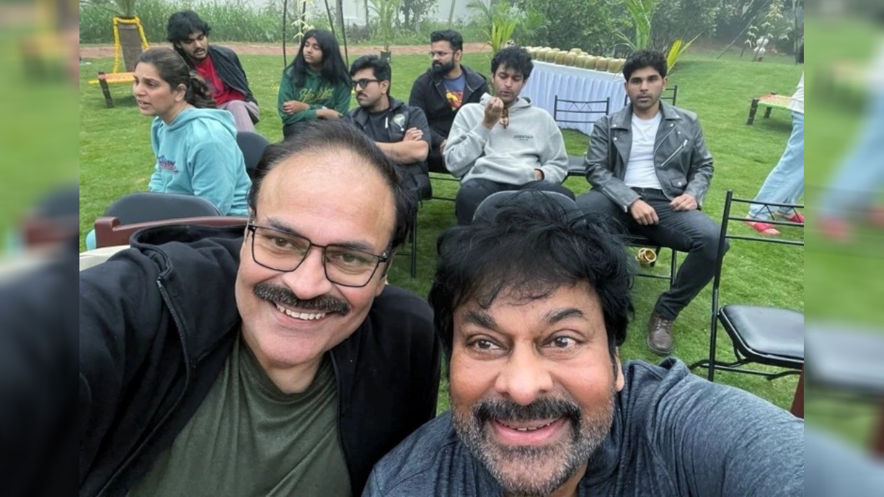 Chiranjeevi : మెగా వారసులతో చిరంజీవి సెల్ఫీ.. అన్నదమ్ములు చరణ్, వరుణ్, అకిరా.. Chiranjeevi : మెగా వారసులతో చిరంజీవి సెల్ఫీ.. అన్నదమ్ములు చరణ్, వరుణ్, అకిరా..