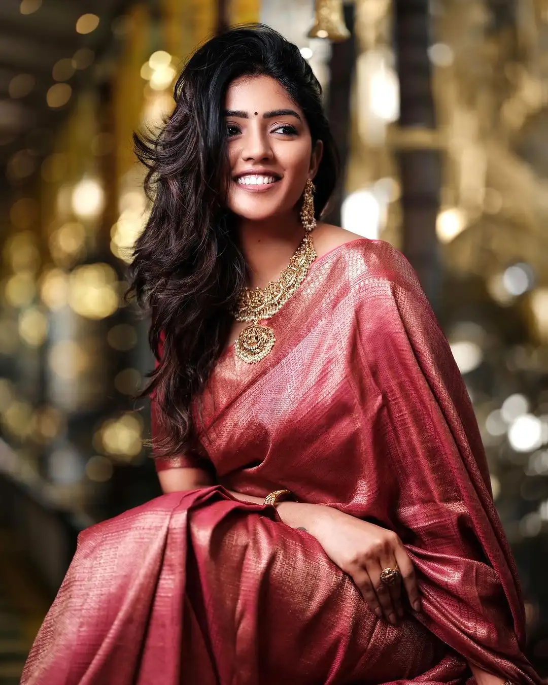 Eesha Rebba Stunning Looks in Silk Saree for Sankranthi