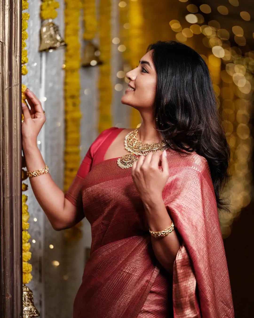 Eesha Rebba Stunning Looks in Silk Saree for Sankranthi