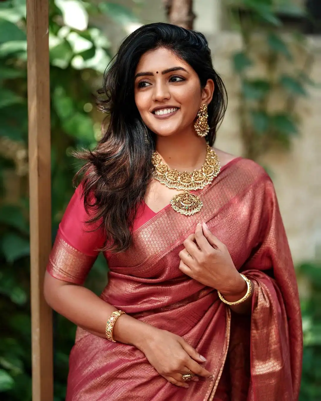 Eesha Rebba Stunning Looks in Silk Saree for Sankranthi