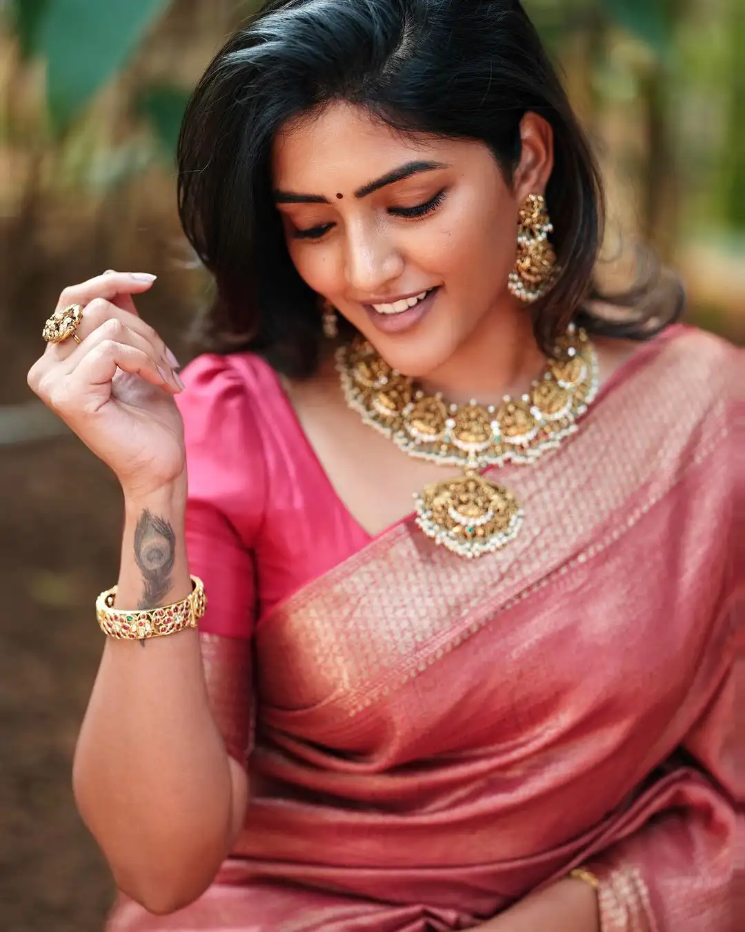 Eesha Rebba Stunning Looks in Silk Saree for Sankranthi