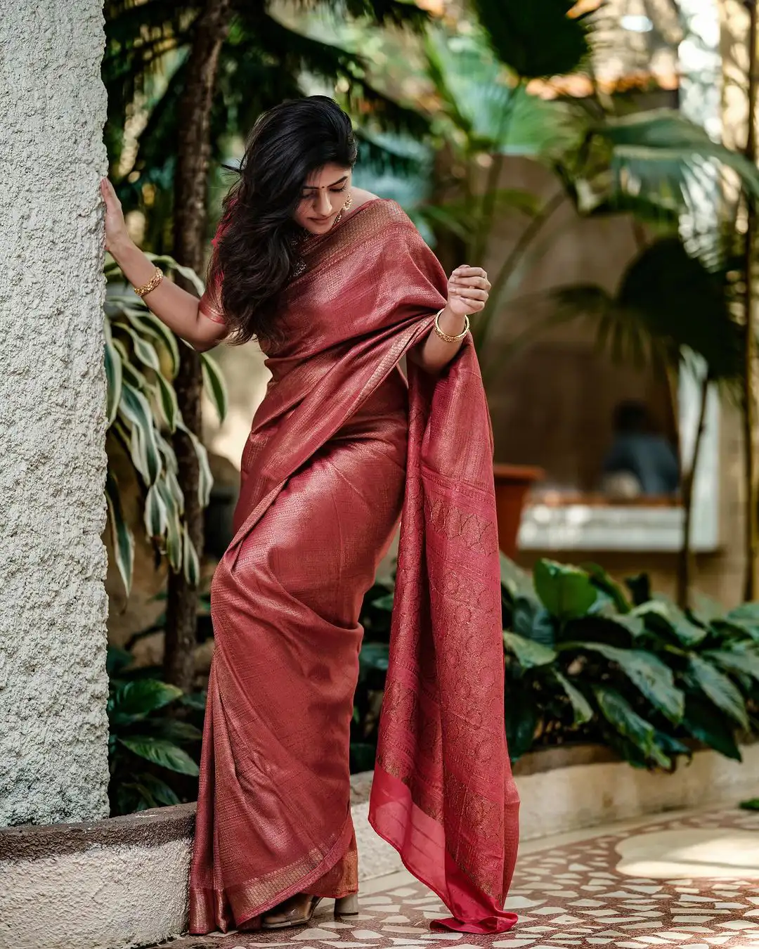 Eesha Rebba Stunning Looks in Silk Saree for Sankranthi