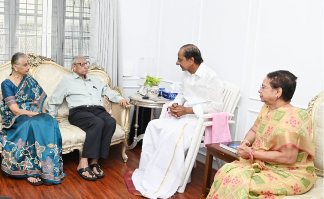 Former Governor Narasimhan Meets KCR