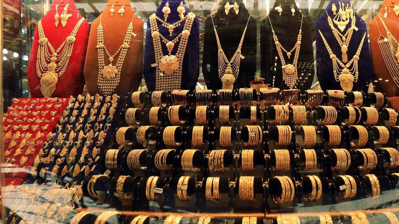 Gold Price Today : హమ్మయ్య..! బంగారం కొనుగోలుదారులకు ఊరట.. తెలుగు రాష్ట్రాల్లో తులం బంగారంపై ఎంత తగ్గిందో తెలుసా? Gold Price Today : హమ్మయ్య..! బంగారం కొనుగోలుదారులకు ఊరట.. తెలుగు రాష్ట్రాల్లో తులం బంగారంపై ఎంత తగ్గిందో తెలుసా?