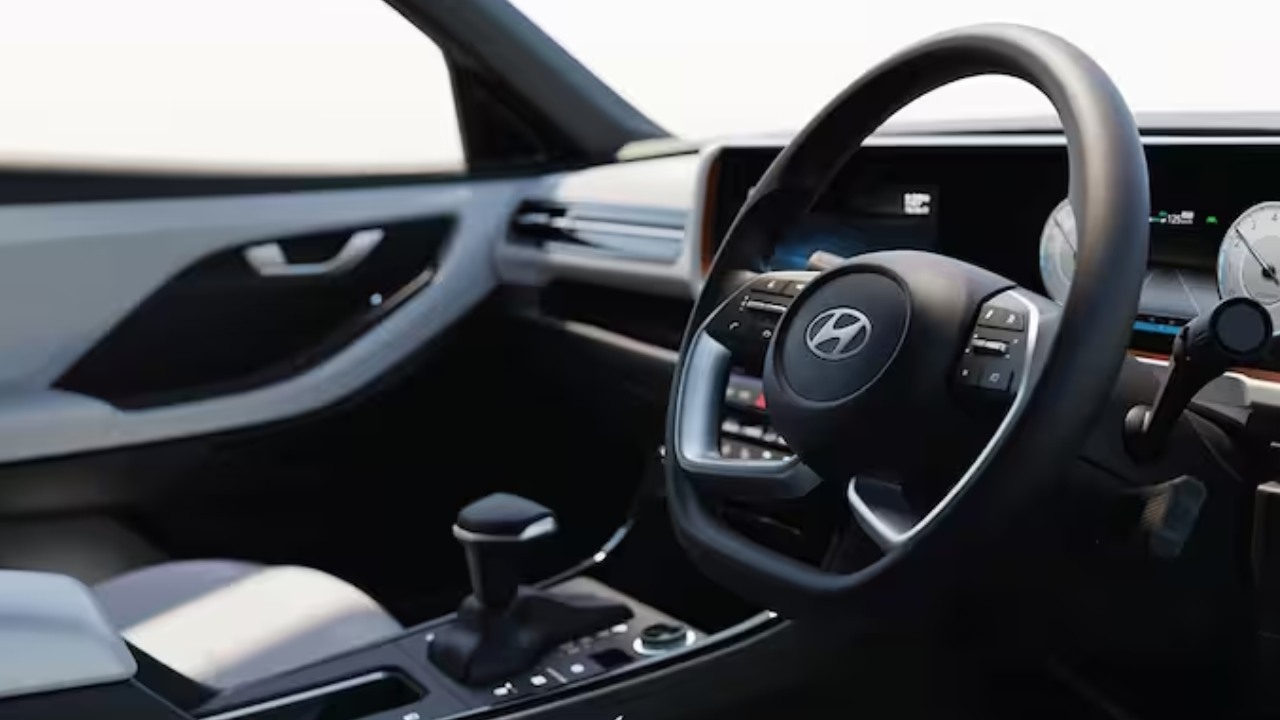 Hyundai Creta 2024 Facelift : కొత్త కారు కొంటున్నారా? హ్యుందాయ్ క్రెటా 2024 ఫేస్లిఫ్ట్ వచ్చేసింది.. ఫీచర్లు అదుర్స్.. ధర ఎంతంటే? Hyundai Creta 2024 facelift launched in India, price starts at Rs 10,99,900