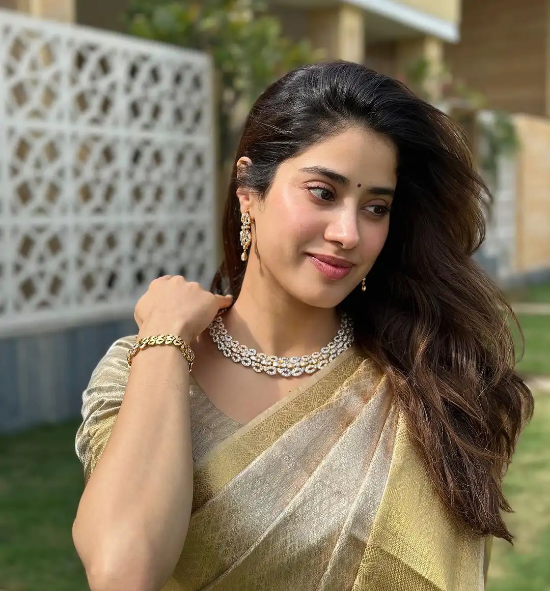 Janhvi Kapoor Traditional Looks in Silk Saree