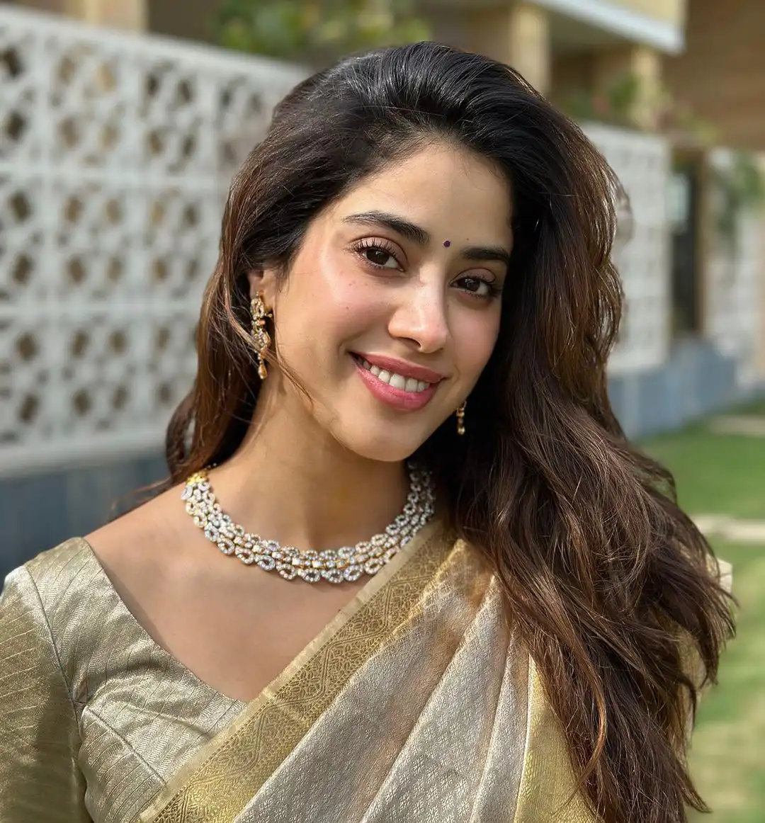 Janhvi Kapoor Traditional Looks in Silk Saree