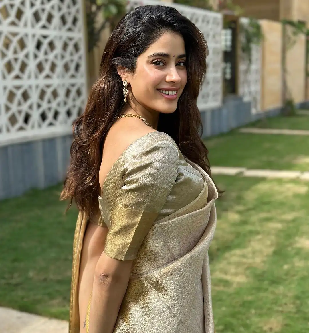 Janhvi Kapoor Traditional Looks in Silk Saree