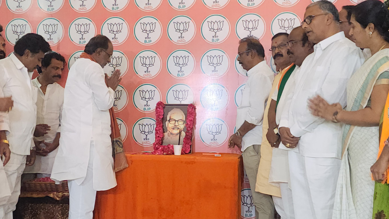 నరేంద్ర మోదీ నాయకత్వంలో బీసీలకు పెద్దపీట: డాక్టర్ కె.లక్ష్మణ్ నరేంద్ర మోదీ నాయకత్వంలో బీసీలకు పెద్దపీట: డాక్టర్ కె.లక్ష్మణ్