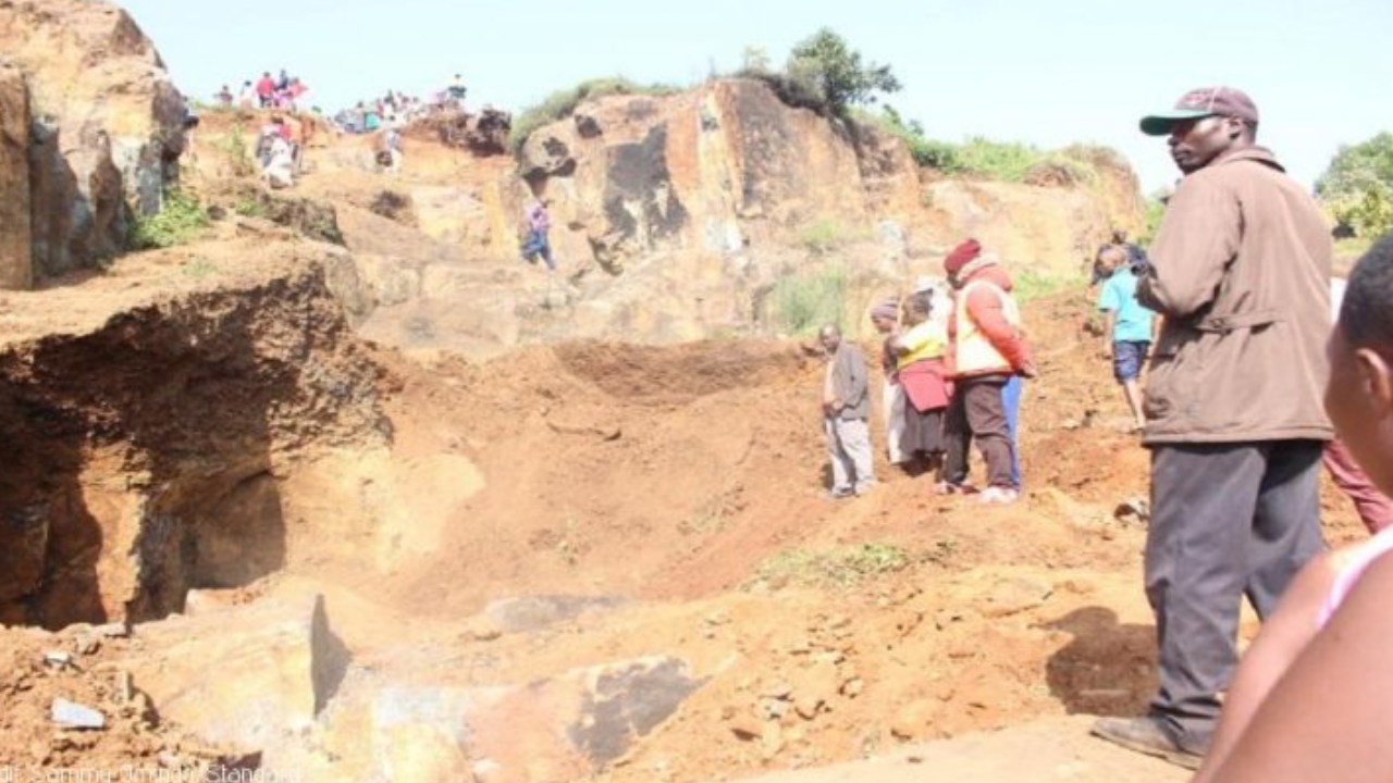 Mali Gold Mine Collapse : మాలిలో తీవ్ర విషాదం.. నైరుతి కౌలికోరోలో కూలిన బంగారు గని.. 70మందికిపైగా మృతి Mali Gold Mine Collapse : మాలిలో తీవ్ర విషాదం.. నైరుతి కౌలికోరోలో కూలిన బంగారు గని.. 70మందికిపైగా మృతి