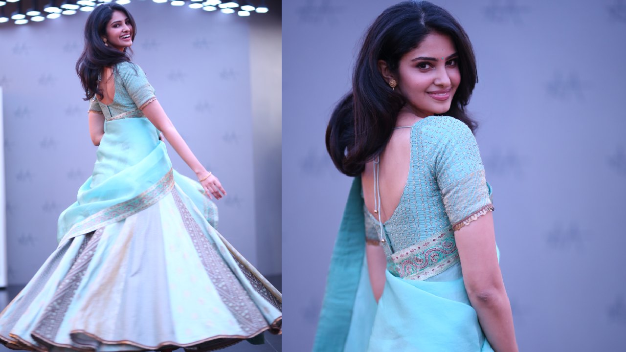 Manasa Varanasi : చీరలో మెస్మరైజ్ చేస్తున్న మానస వారణాసి..