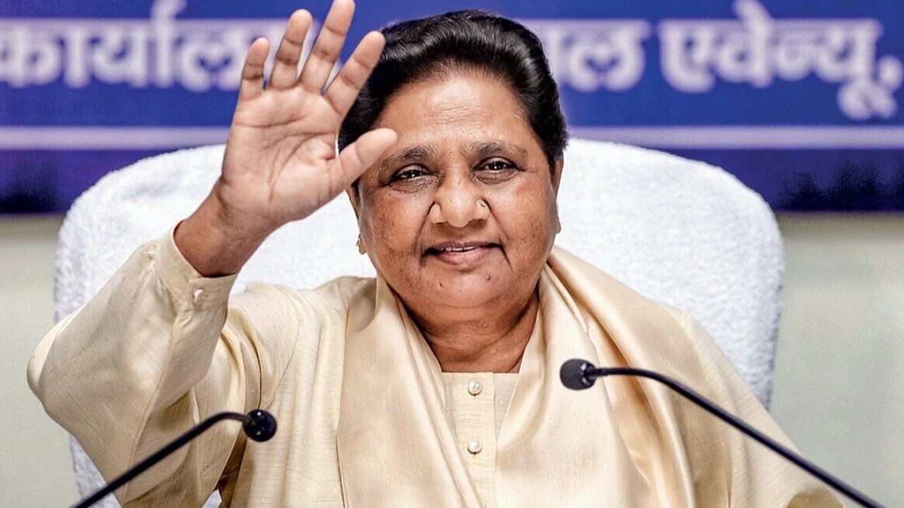Mayawati : ఇండియా కూటమిలో చేరికపై క్లారిటీ ఇచ్చిన బీఎస్పీ అధినేత్రి మాయావతి.. అఖిలేష్ యాదవ్ పై కీలక వ్యాఖ్యలు Mayawati : ఇండియా కూటమిలో చేరికపై క్లారిటీ ఇచ్చిన బీఎస్పీ అధినేత్రి మాయావతి.. అఖిలేష్ యాదవ్ పై కీలక వ్యాఖ్యలు