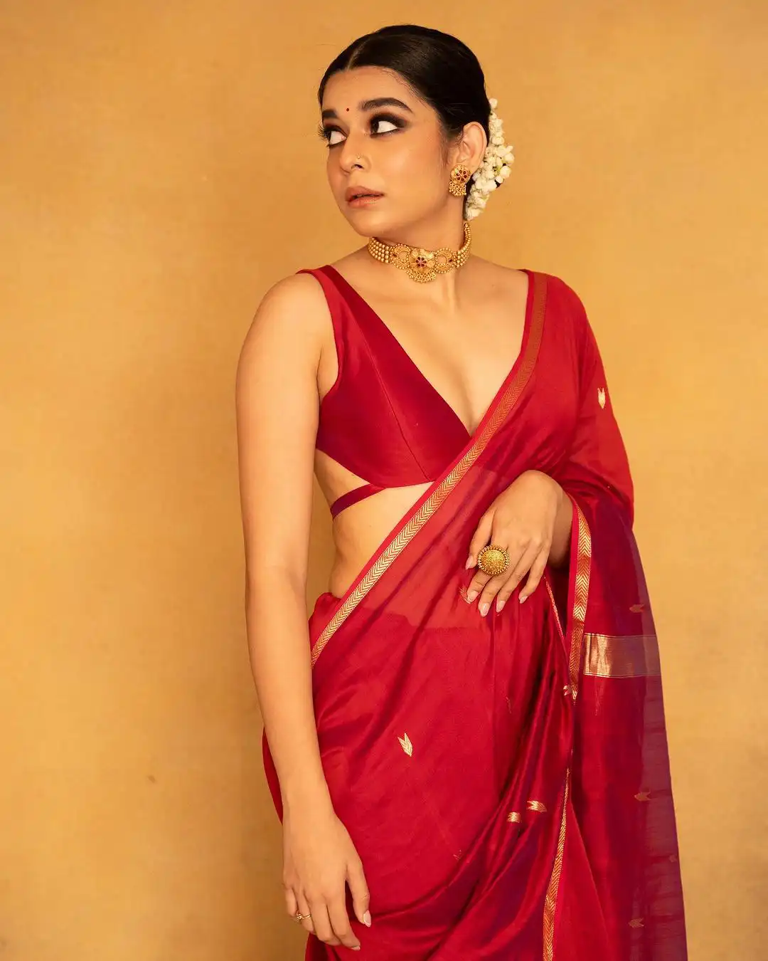 Mithila Palkar Mesmerizing Looks in Red Saree