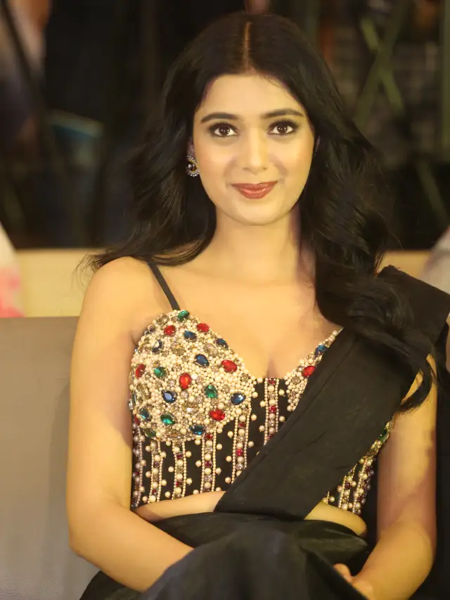Neha Solanki Stunning Looks in Black Saree at Game On Pre Release Event