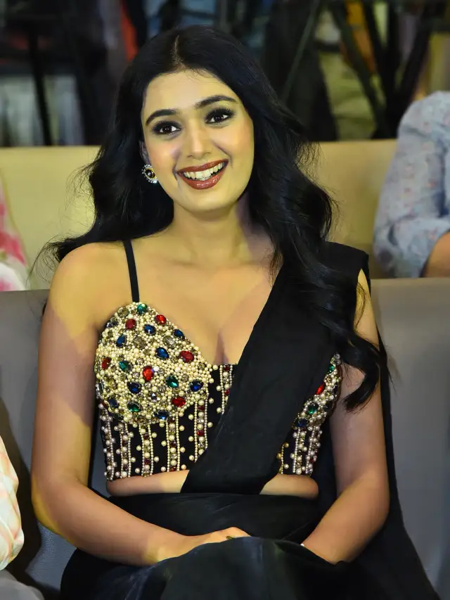 Neha Solanki Stunning Looks in Black Saree at Game On Pre Release Event
