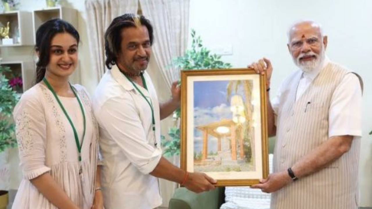 Arjun Sarja : ఆ గుడికి రావాలంటూ మోదీకి అర్జున్ సజ్జా రిక్వెస్ట్.. ఏంటి ఆ గుడి..? ఎక్కడుంది..? Arjun Sarja : ఆ గుడికి రావాలంటూ మోదీకి అర్జున్ సజ్జా రిక్వెస్ట్.. ఏంటి ఆ గుడి..? ఎక్కడుంది..?