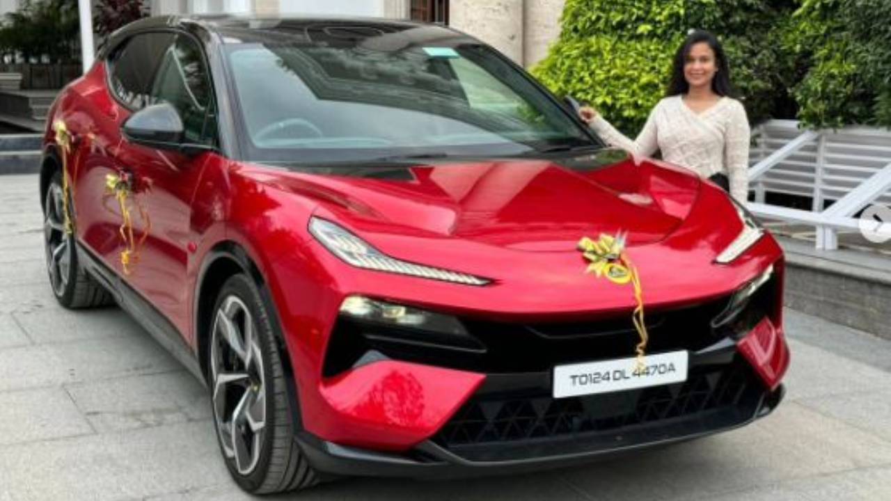 Lotus Eletre E-SUV : అంబానీ, రతన్ టాటాలు కాదు దేశంలోనే ఖరీదైన ‘లోటస్’ కారు కొన్న హైదరాబాద్ మహిళ Lotus Eletre E-SUV : అంబానీ, రతన్ టాటాలు కాదు దేశంలోనే ఖరీదైన ‘లోటస్’ కారు కొన్న హైదరాబాద్ మహిళ