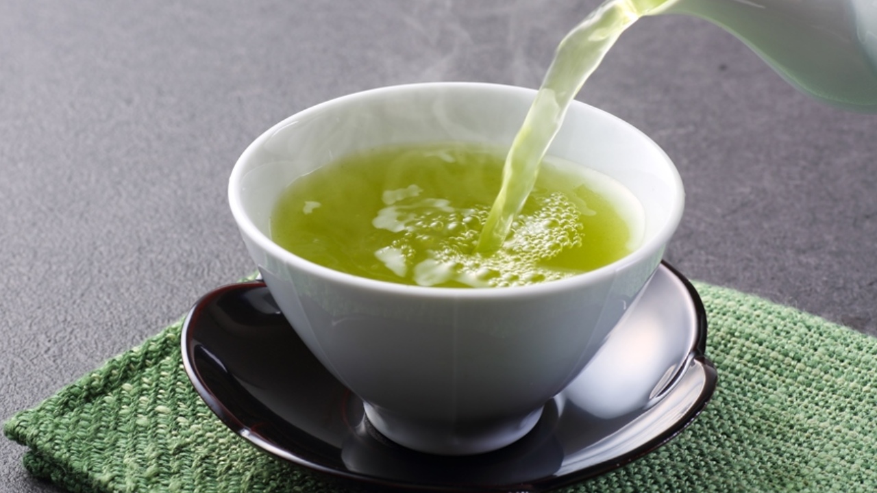 Nutritionist Busts 3 Common Myths About Green Tea That You Should Stop Believing